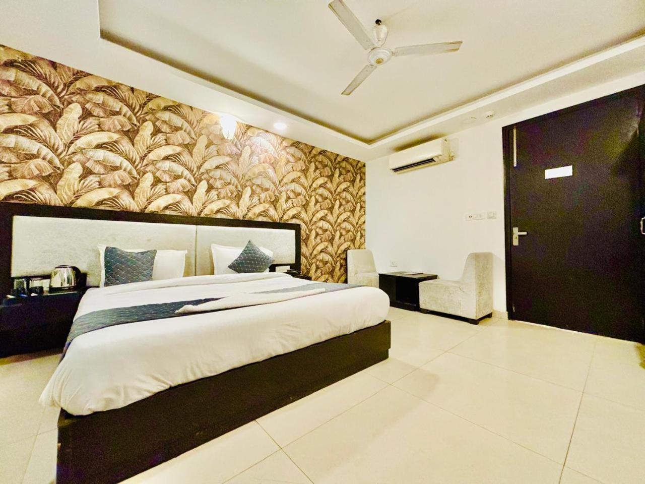 The Bellwood Suites Near Igi Airport นิวเดลี ภายนอก รูปภาพ