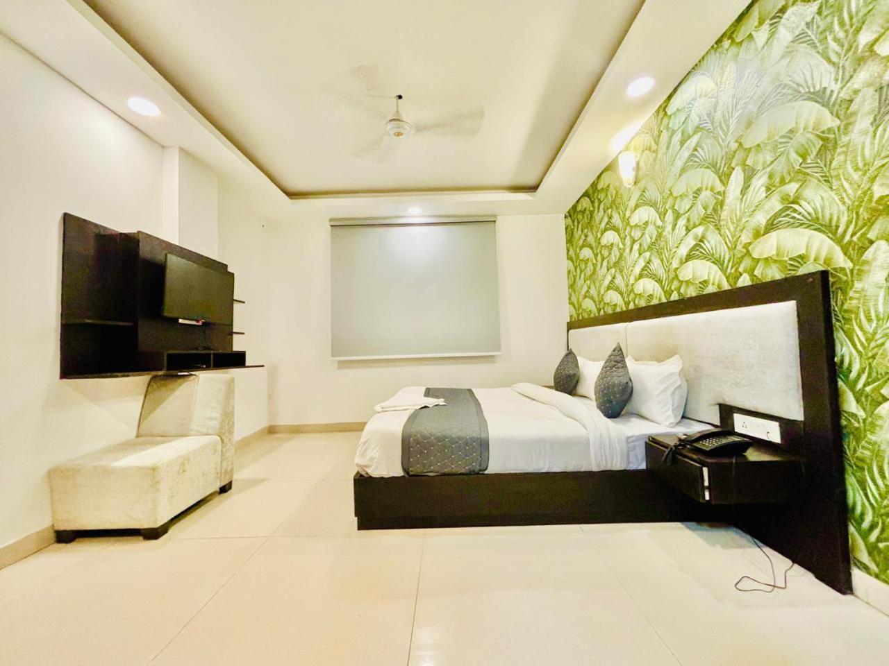 The Bellwood Suites Near Igi Airport นิวเดลี ภายนอก รูปภาพ